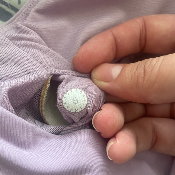 Lululemon Energy Bra 6 in Lilac Quartz - Picture 6 of 8
